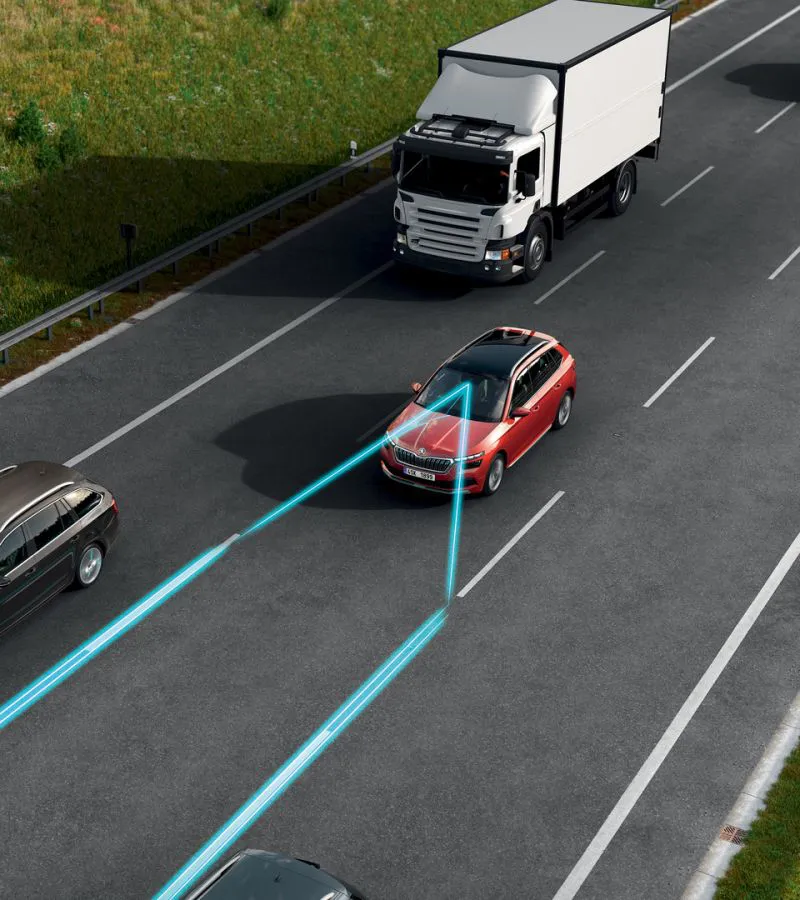 Di serie - Lane Assistant e sistemi anti-collisione multipla