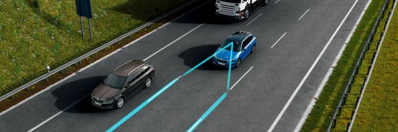 Di serie – Sistemi Lane Assistant e Adaptive Cruise Control Di serie – Sistemi Lane Assistant e Adaptive Cruise Control