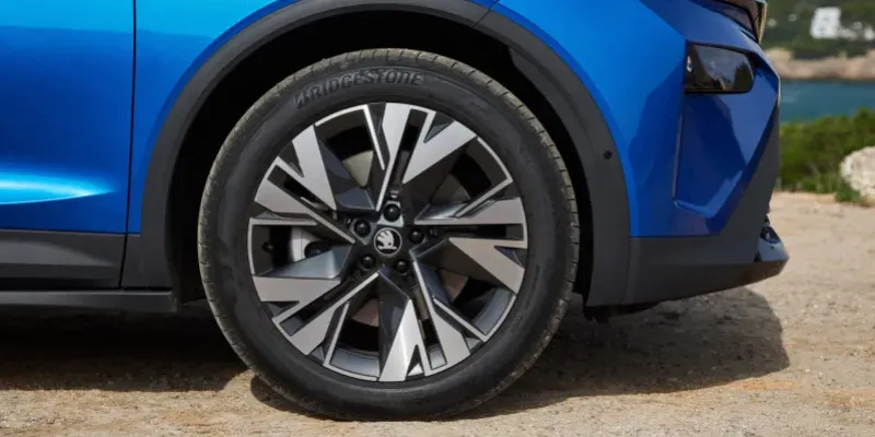 Cerchi in lega neri diamantati