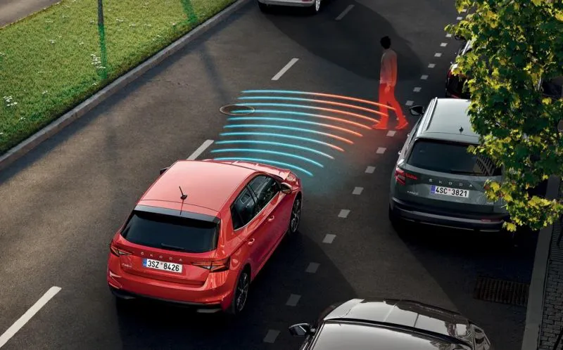 Front Assistant con protezione pedoni Front Assistant con protezione pedoni